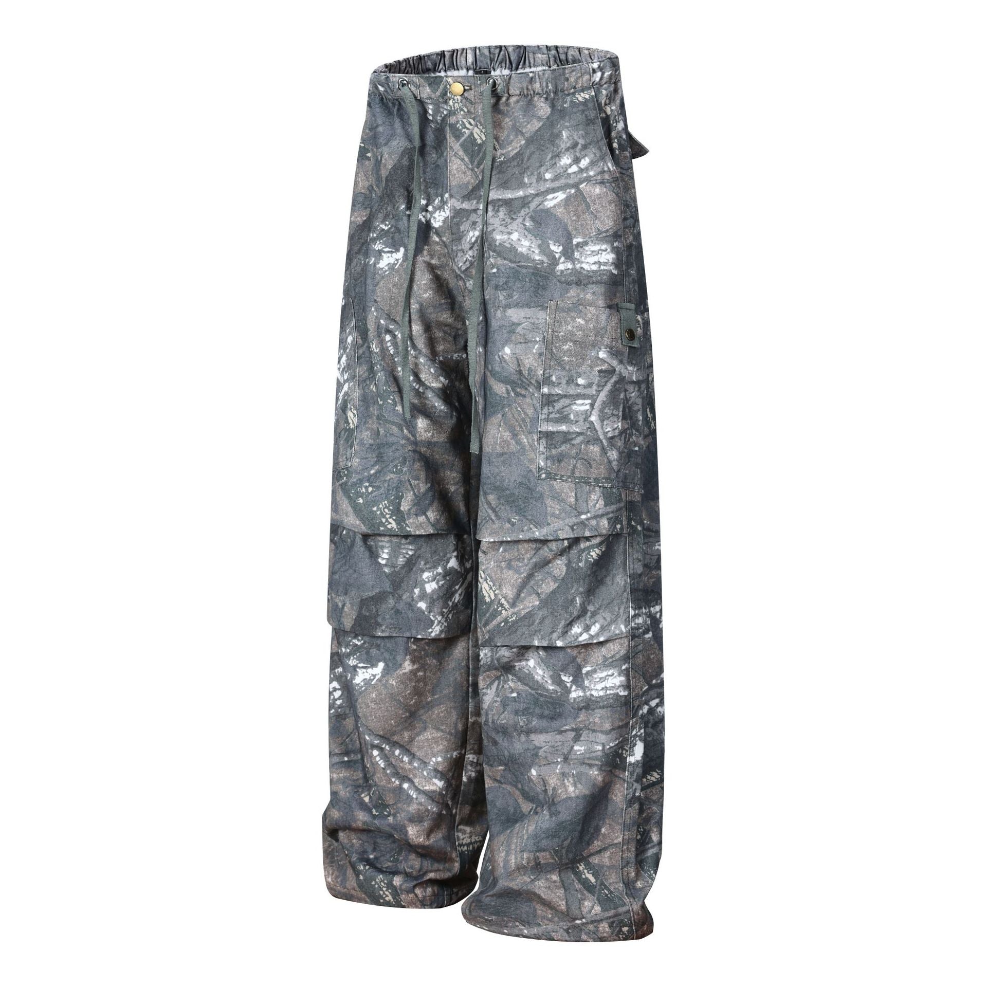 Men's Camo Cargo Pants – Pleated Straight Leg with Large Pockets